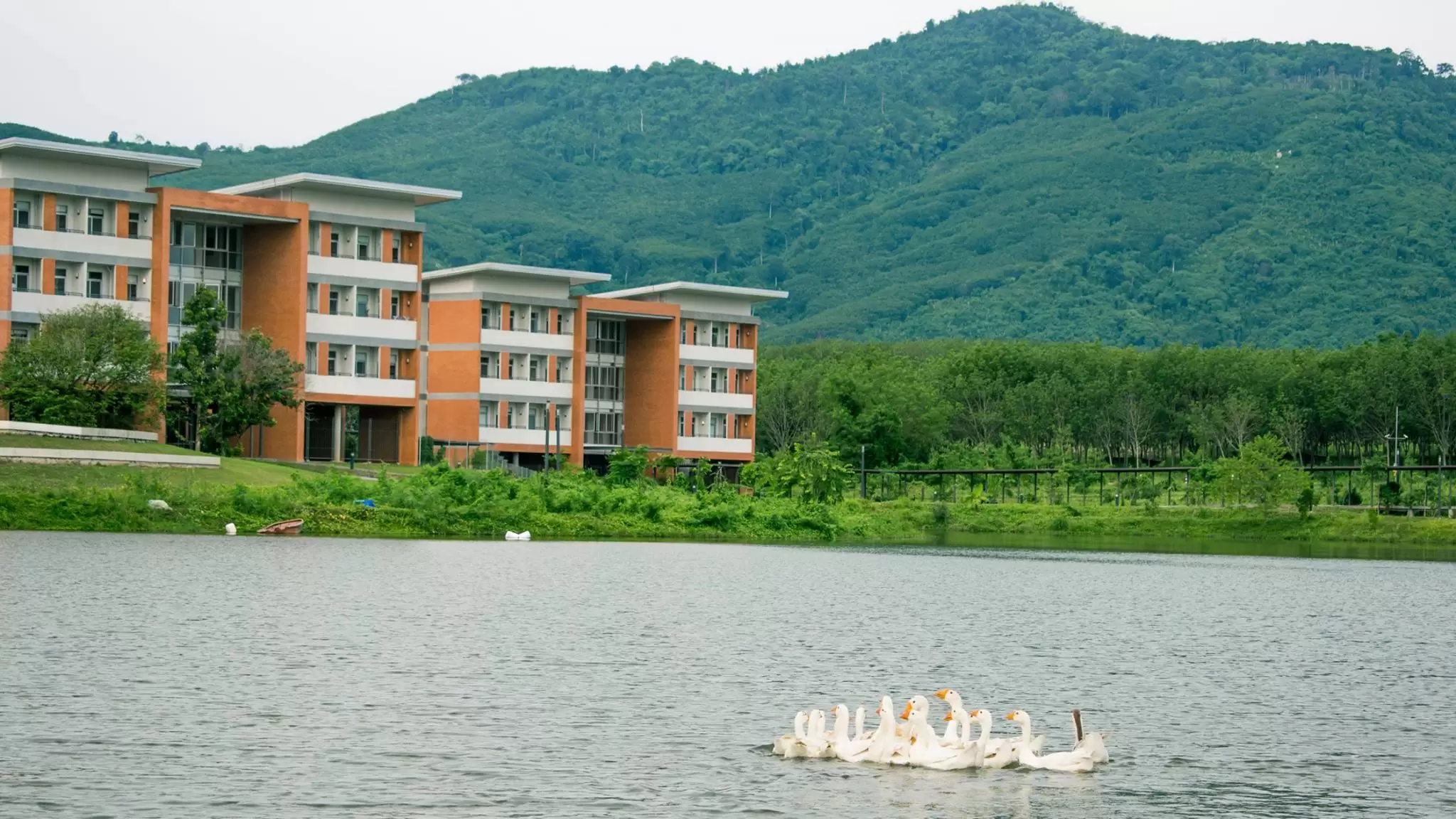 Kamnoetvidya Science Academy campus, Wangchan Valley
